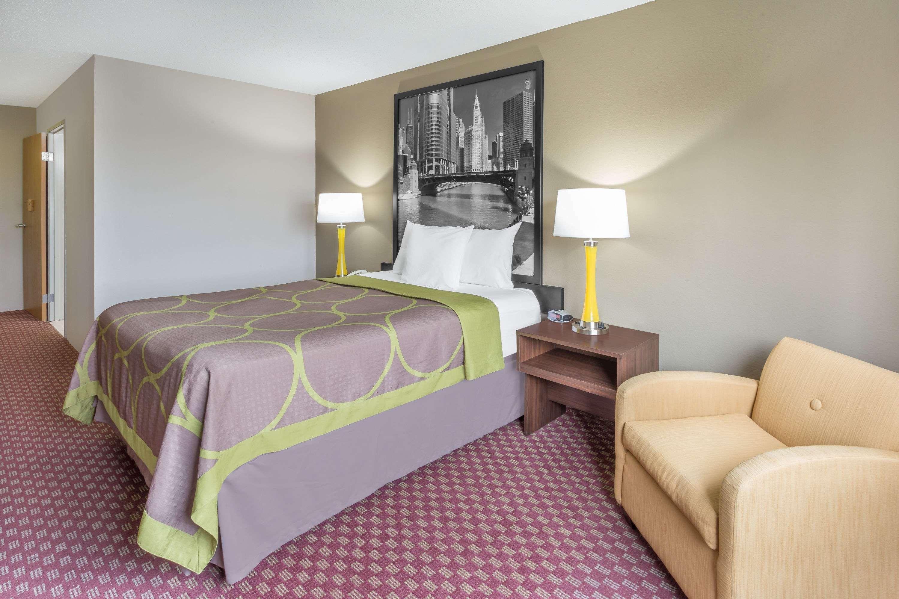 Super 8 By Wyndham Hebron Lowell Area Exterior foto